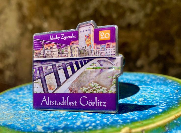 Die Sonderedition 2020 des Altstadtfest-Pins. Foto: Görlitzer Kulturservicegesellschaft