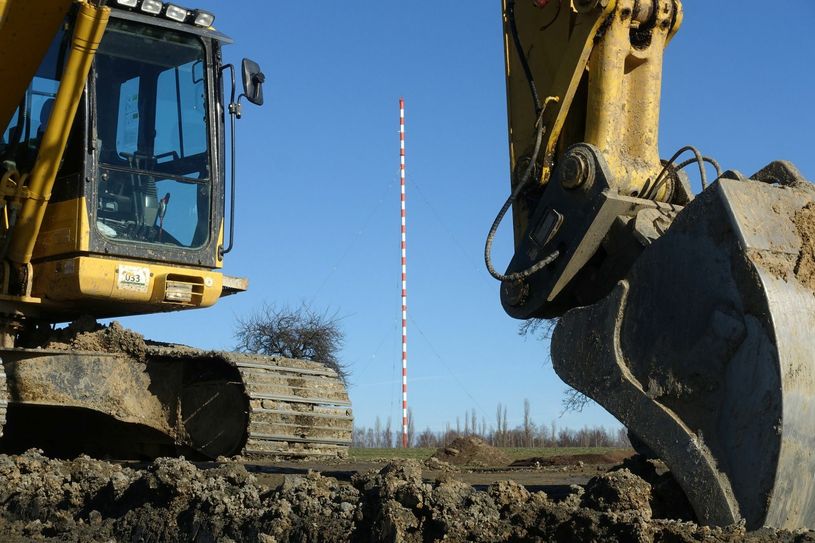 Der Eigentümer will den Sendemast dieses Jahr noch abreißen. Foto: Schramm