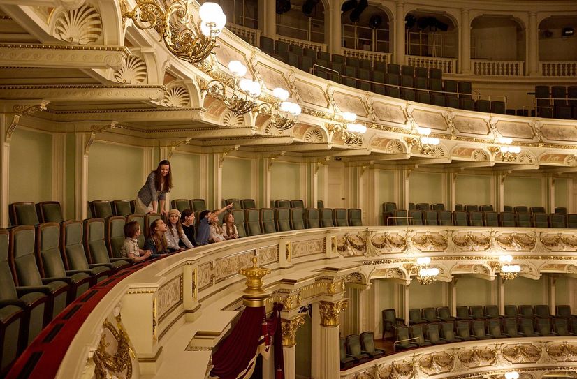 Zu Ostern darf die Semperoper wieder genau unter die Lupe genommen werden.