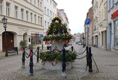 So schön begrüßt der traditionelle Osterbrunnen in der Innenstadt Gäste und Einwohner.
