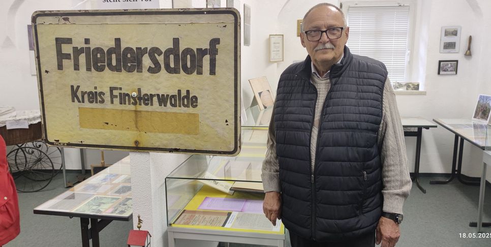 Norbert Zach hat akribische Arbeit geleistet, um die Friedersdorfer Ausstellung interessant zu gestalten.