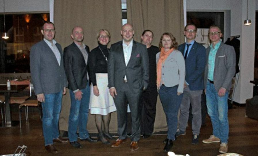 Neu aufgestellt (v.l.n.r): Christian Fahner (WJ OPR), Norbert Janke (WJ OPR), Julia Gustavus (WJ Berlin), Matthias Kopf (WJ Cottbus), Melanie Schreiber (WJ OPR), Jana Heubach (WJ Berlin), Alexander Leffers (WJ Potsdam) und Nicky Schönberg (WJ OHV) Foto: © WJ BB