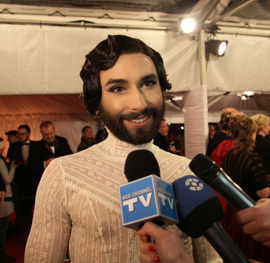 Conchita Wurst auf dem Roten Teppich.