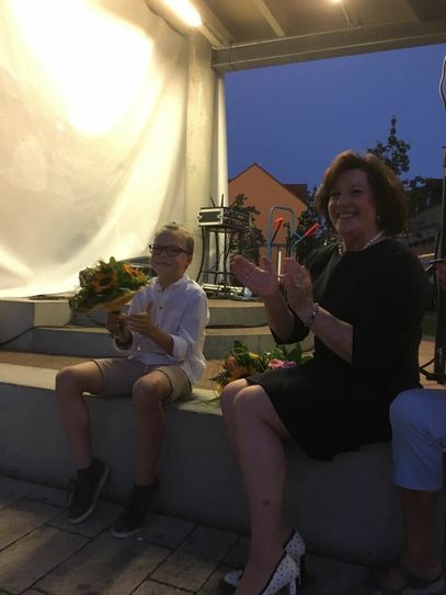 Niklas Hiepler aus Haida und Elsterwerdas Bürgermeisterin Anja Heinrich Fotos: Stadt Elsterwerda