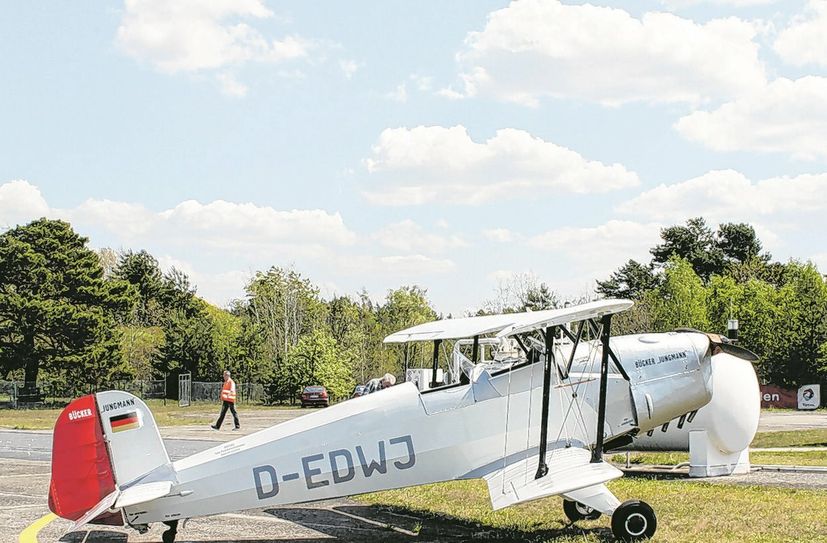 Die Brückner Jungmann 131 steht zum Anschauen und für Demonstrationsflüge bereit.