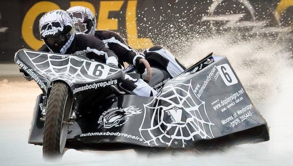 1.000-Kubik-Sidecars: Keine Bremsen, 150 PS und sonst nur in England oder Neuseeland zu sehen.                      Foto: PR