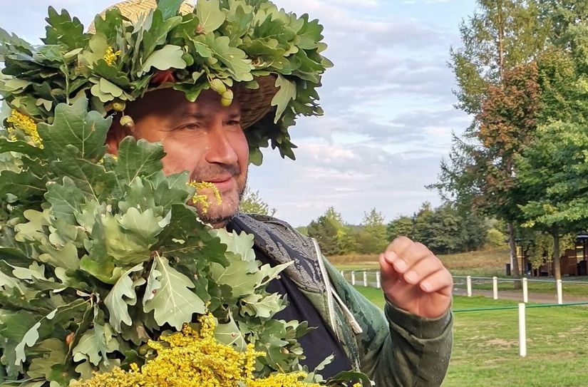 Siegerkranz für Matthias Helm. Er ist der neue Schützenkönig des SV Grün-Weiß Sellessen.