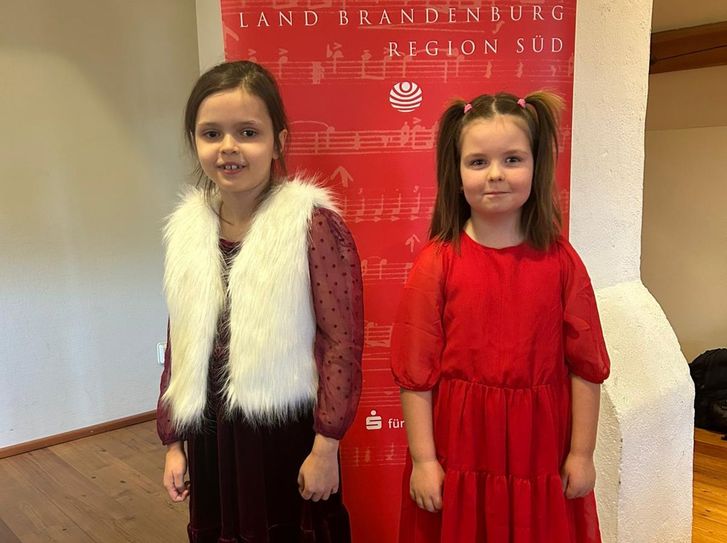 Lena Mauermann und Nova Lindner erhielten für ihren Vortrag einen 1. Preis.