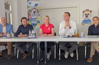 Das Organisatoren-Team: Sven Wilhelm, Sebastian Loose, SOSN-Präsidentin Daniela Kuge, Oberbürgermeister Marco Müller und SC-Geschäftsführerin Katja Hänchen (v.l.) bringen »Special Olympics 2025 nach Riesa. Zwei Athleten des Sportclub Riesa e.V. sind bereits sehr erfolgreich und nahmen kürzlich an den Landesspielen der Special Olympics in Münster teil. Dominik Neumann und Leon Kunert zeigten beeindruckende Leistungen in verschiedenen Disziplinen. Beim Heimwettkampf in Riesa wollen sie ganz vorn dabei sein.