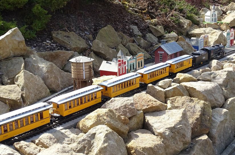 Mini-Eisenbahn im Amerika-Bereich der Eisenbahnwelten im Kurort Rathen.