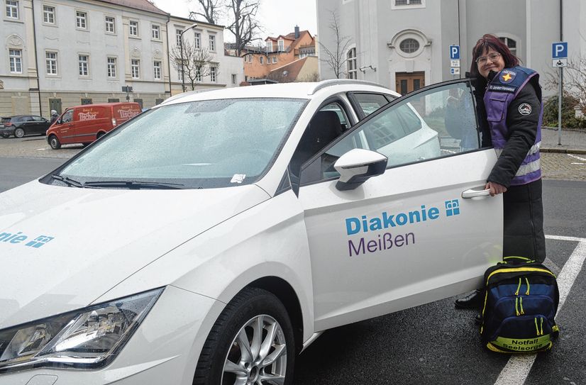 Daniela Jander-Vanselow auf dem Weg zu einem Einsatz der Notfallseelsorge.