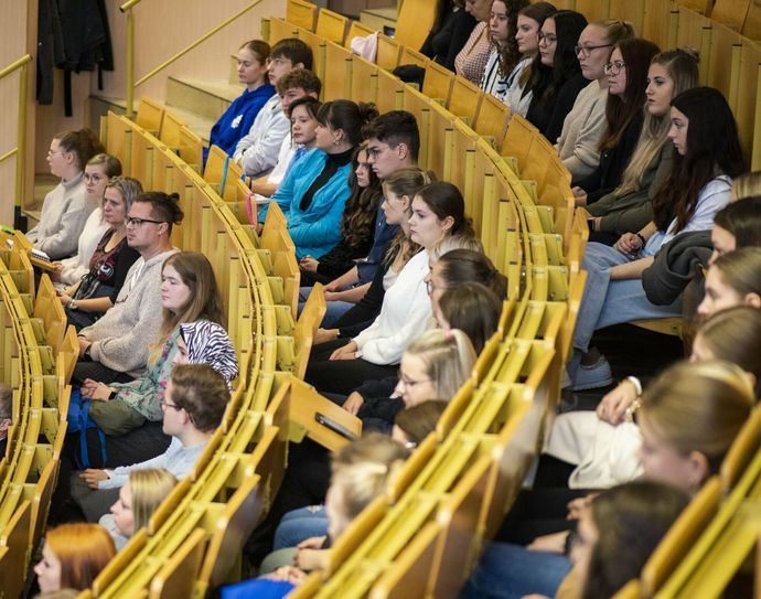Studierende des praxisintegrierenden Lehramtsstudiengangs der BTU im Hörsaal.