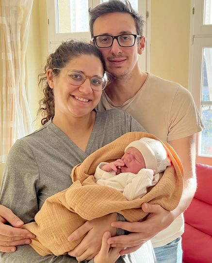 Die glücklichen Eltern Ana Garcia und Dorian Knötig mit ihrem ersten Kind.