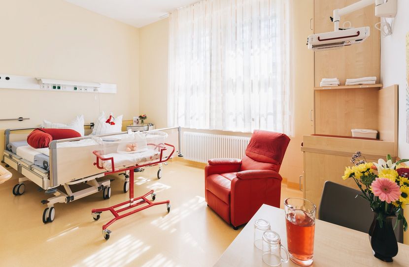 Familienzimmer in der Babyfreundlichen Geburtsklinik.