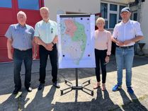 V.l.: Landrat Bernd Lange a.D., Amtstierarzt Dr. Udo Mann, 2. Beigeordnete und Sozialdezernentin Martina Weber und Landrat Dr. Stephan Meyer