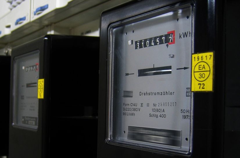 Die Anrufer wollen an sensible Daten beispielsweise Zählerdaten, Kontodaten oder Informationen zu bestehenden Verträgen kommen.