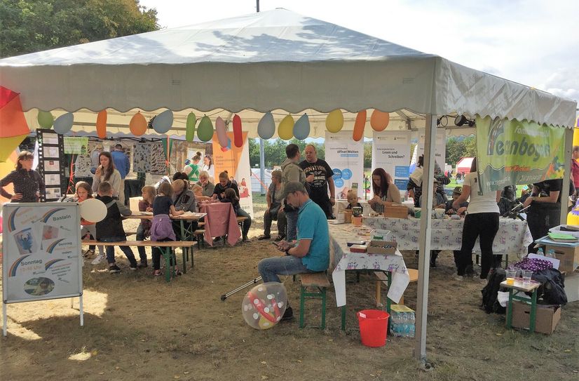 Ein buntes Fest beim "Regenbogen".