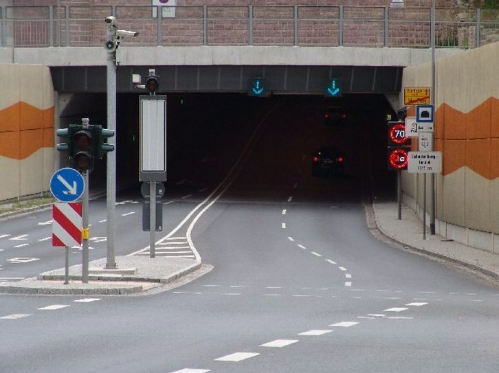 Der Schottenbergtunnel bleibt vom 19 bis 21. Mai teilweise vollgesperrt. Es wird gewartet!