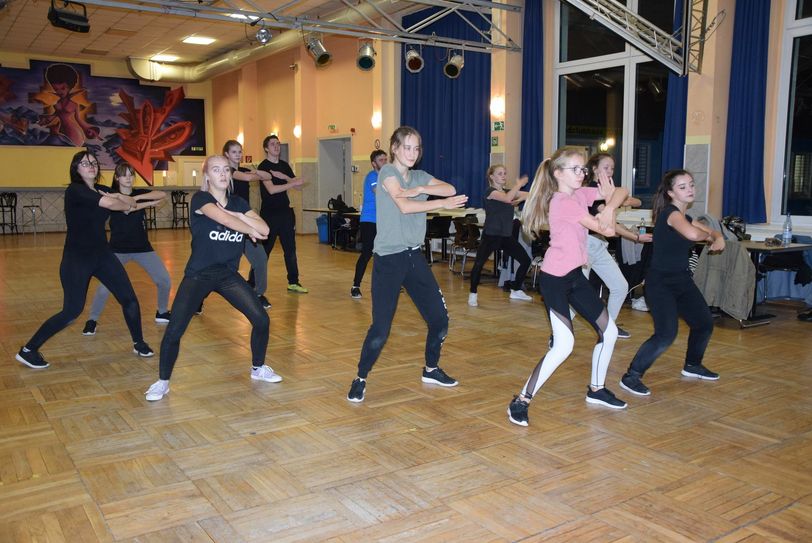 Die Hoyerswerdaer »Ice Cubes« bereiten sich zurzeit intensiv auf ihren Auftritt beim 11. Foucault-Advents-Dance-Cup vor. Foto: kd