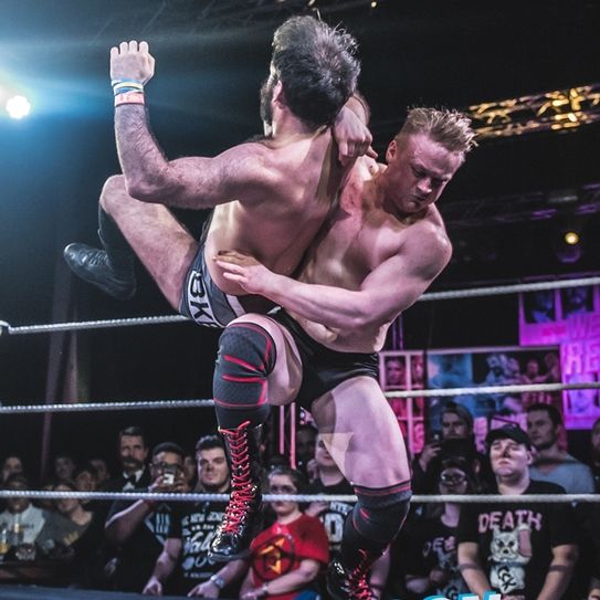 Der Dresdner Ilja Dragunov (re.) ist Wrestling-Weltmeister. 	  Foto: Oli Sandler