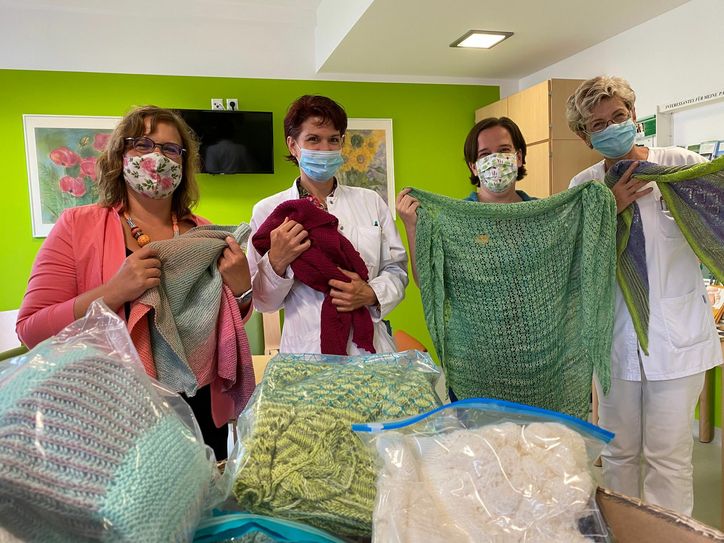 (v.l.): Dr. med. Christina Rogalski (ärztliche Direktorin CTK), Dr. med. Nikola Bangemann (Chefärztin Brustzentrum CTK), Diana Eisgruber und Bettina Harting (Teamleiterin F1). Foto: pm