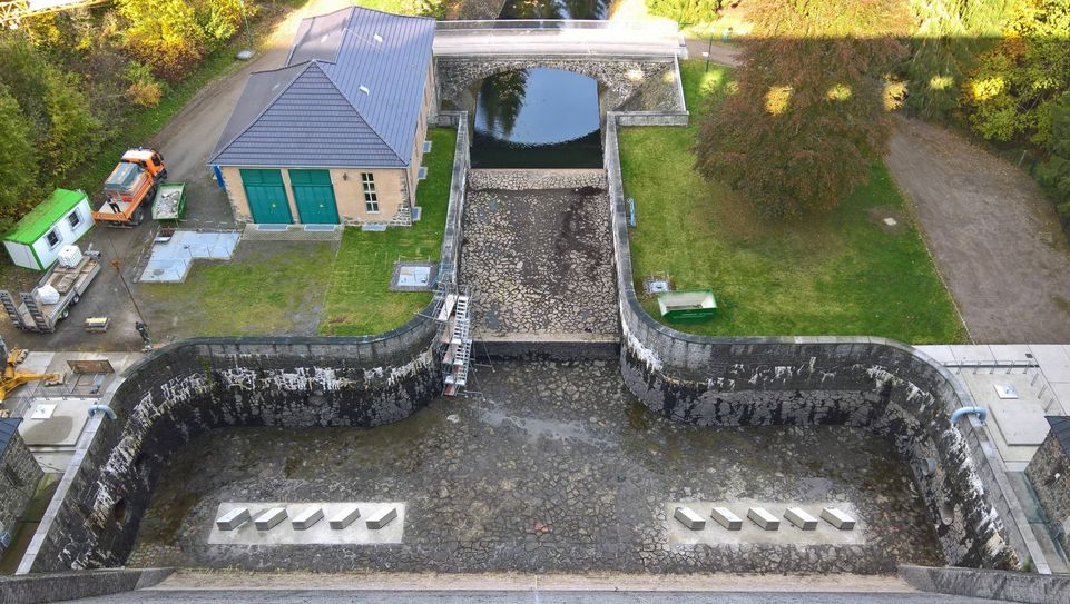 Luftansicht der Leitkörper im Tosbecken. Foto: Landestalsperrenverwaltung Sachsen / Michael Humbsch