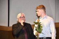 Musikschulleiter Chris Poller mit Johan Richter, der am Flügel überzeugte. Foto: Pressestelle Kreisverwaltung