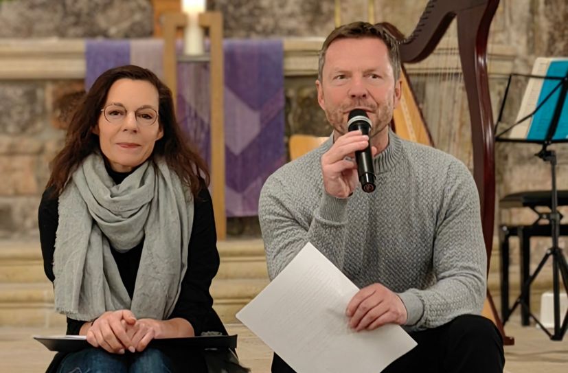 Mirjam Köfer und André Hardt eröffneten die AdventsGeschichten  in der Dreikönigskirche.