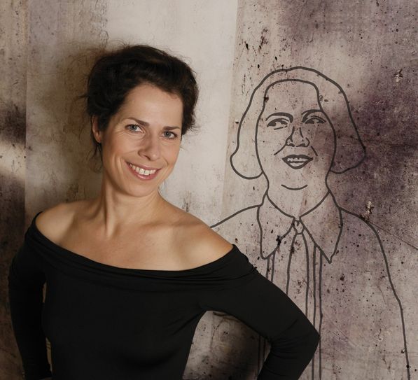 Elžbeta Laabs gastiert mit einem Claire Waldoff-Programm in der Theaterscheune. Foto: Künstlerin