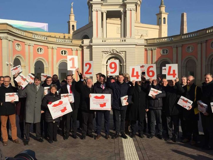 Zur Übergabe der Unterschriften reisten Vertreter der Volksinitiative nach Potsdam. Foto: privat