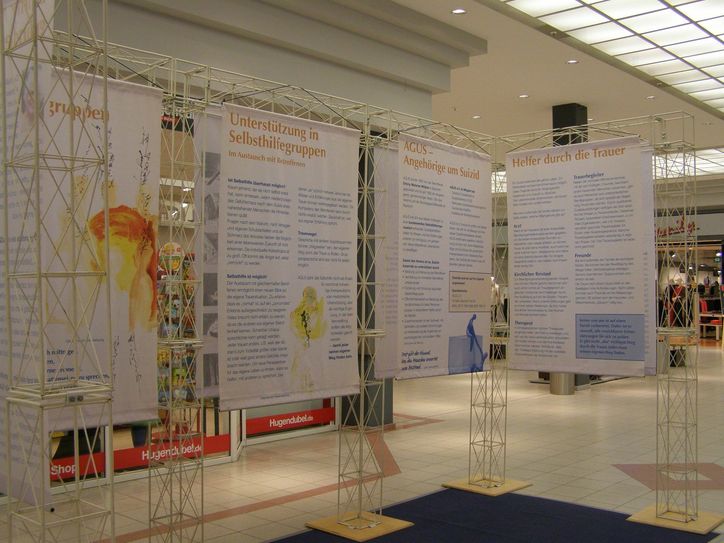 Blick auf die Ausstellung in der Mall. Foto: Agentur