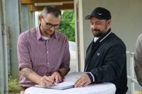 Das Bratwurst-Voting nutzten die FSV Budissa Bautzen und die Meisters Wurst- und Fleischwaren Bautzen GmbH, um ihre Zusammenarbeit weiter zu festigen...
