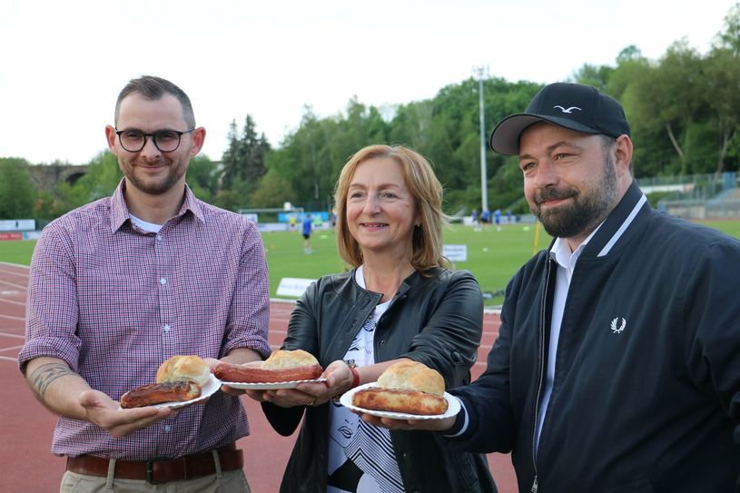 Eine leckere Qual der Wahl hatten die Tester am Donnerstagabend auf der Müllerwiese. Hier wurde die neue Stadionbratwurst gekürt.