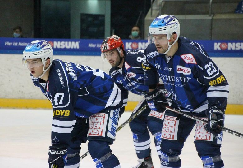 v.l. Eislöwen Vladislav Filin, Jordan Knackstedt und Alexander Dotzler / Foto: Büttner