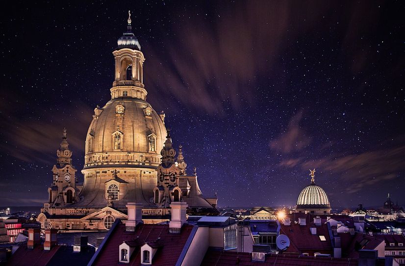 Die Frauenkirche unter dem Sternenhimmel genießen und zur Ruhe kommen.