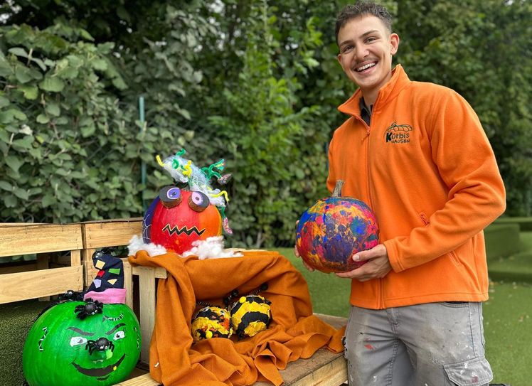 Die Kinder haben ihrer Fantasie beim Kürbisgestalten freien Lauf gelassen.