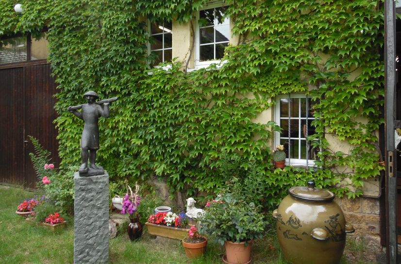 Eingang zur Sommergalerie auf dem Hofmannschen Gut.