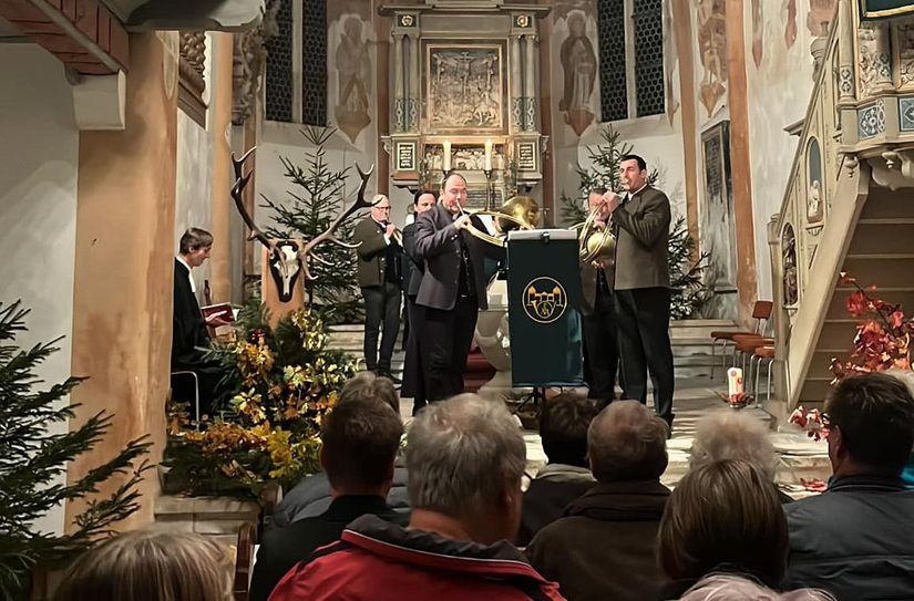 Hörnerschall zur Hubertusmesse. Foto: T. Peters