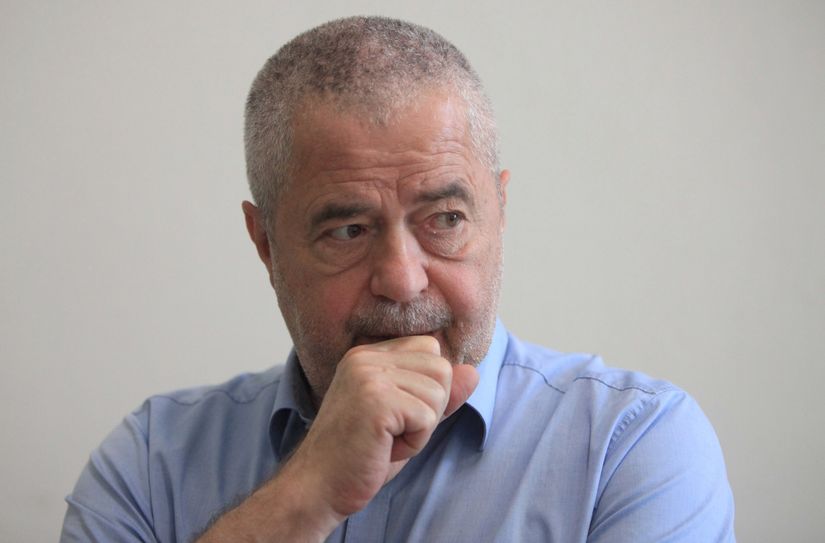 Landrat Michael Geisler (CDU) aufgrund der angespannten Finanzlage des Landkreises in sorgenvoller Miene.