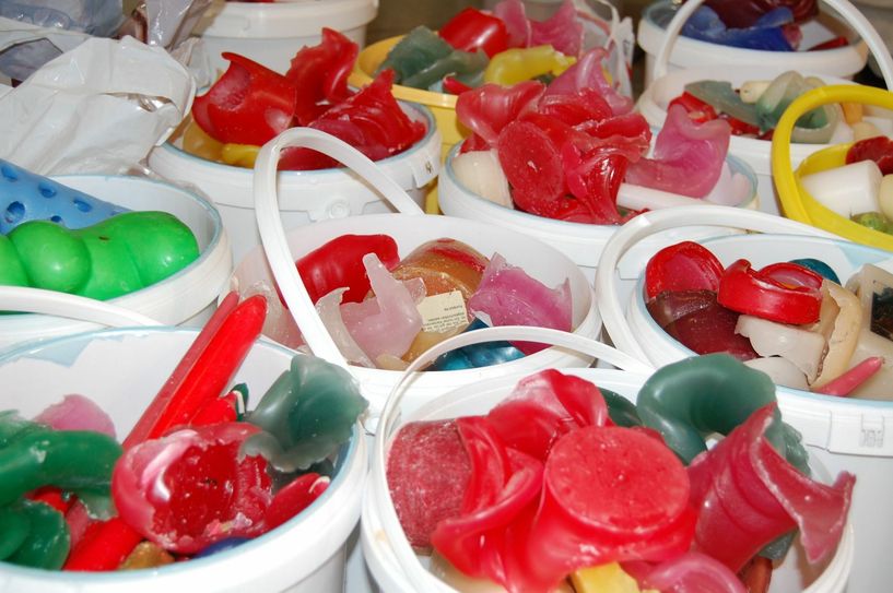 Kerzenreste aller Art werden jetzt wieder für die Lebenshilfe gesammelt... Foto: Farrar