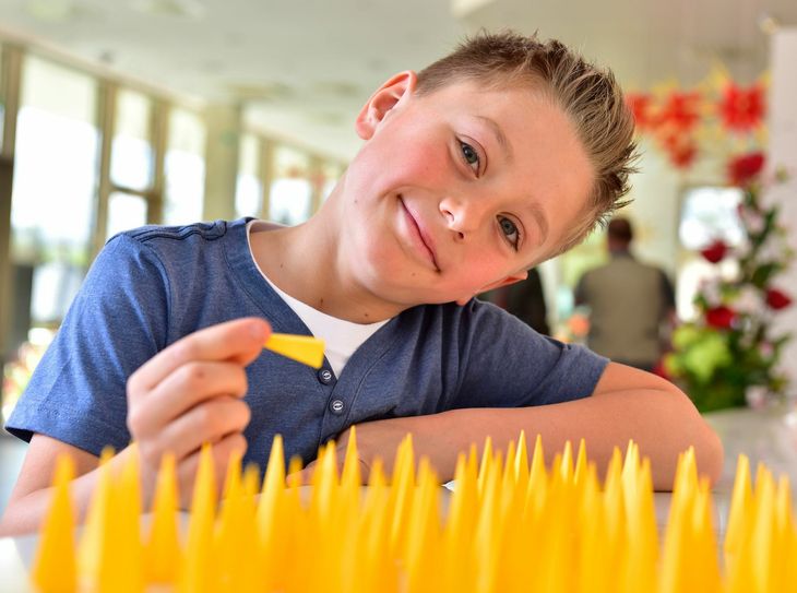 Auch Sternekind Jonas kommt in der neuen Erlebniswelt für Kinder zum Einsatz. Foto: Herrnhuter Sterne