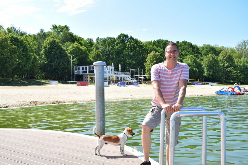 Matthias Schneider hat viel vor mit dem Bautzener Stausee. Doch zurzeit hakt es an der Baugenehmigung für viele seiner Projekte - deshalb sucht er nun das Gespräch mit der Stadtverwaltung.
