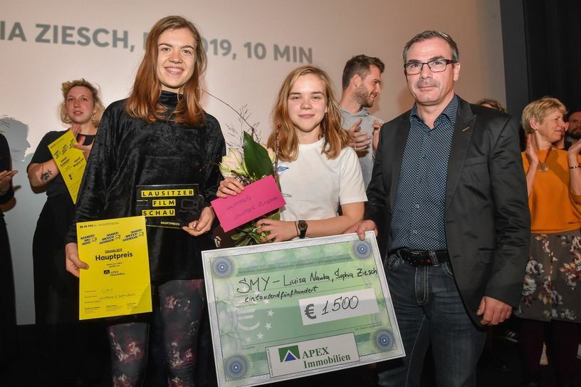 Die glücklichen Vorjahressieger aus der Oberlausitz Luisa Nawka und Sophia Ziesch. Foto: FilmFestival Cottbus
