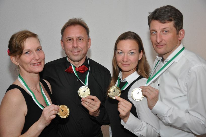 V.l.n.r.: Die Tanzpaare Claudia Starke & Raphael Schmidt und Beate Schmidt & Olaf Schmidt. Foto: privat