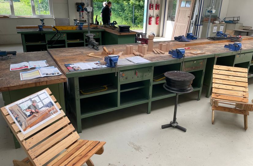 In der Offenen Werkstatt in Riesa-Weida können sich Kinder und Jugendliche handwerklich ausprobieren - auch in den Ferien.