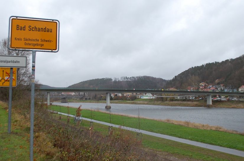 Seit 6. November rollt kein Fahrzeug mehr über Bad Schandaus Elbbrücke.
