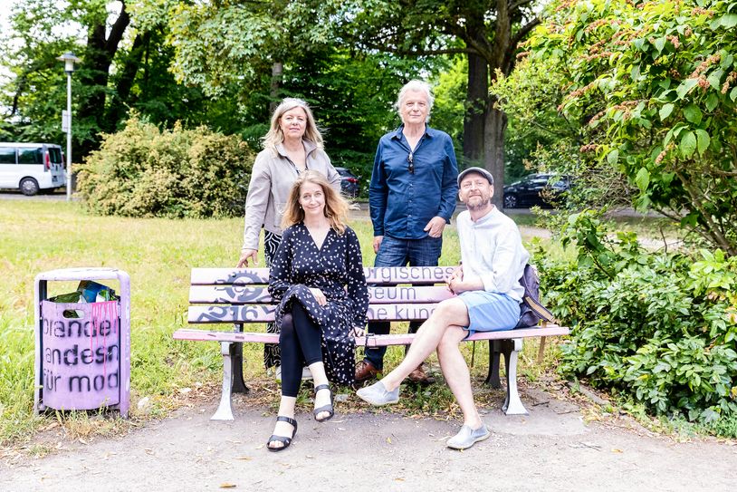 Gabriela Grube, Dr. Friederieke Frach, Eckhard Hündgen  und Matthias Heine (v.l.) freuen sich auf das Literaturfest »Literatur auf der Parkbank«.