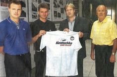 Sommer 2001: Budissa-Cheftrainer Thomas Hentschel, Abwehrspieler Steffen Pech, Hentschke-Geschäftsführer Jörg Drews und Budissa-Vorstandsmitglied Jürgen Förster besiegeln die Kooperation.