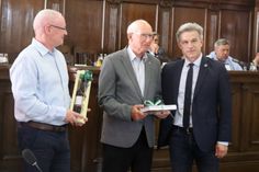 V.l.: Vorsitzender der SVV Thomas Freudenberg, Konrad Müller sowie Bürgermeister Jörg Gampe