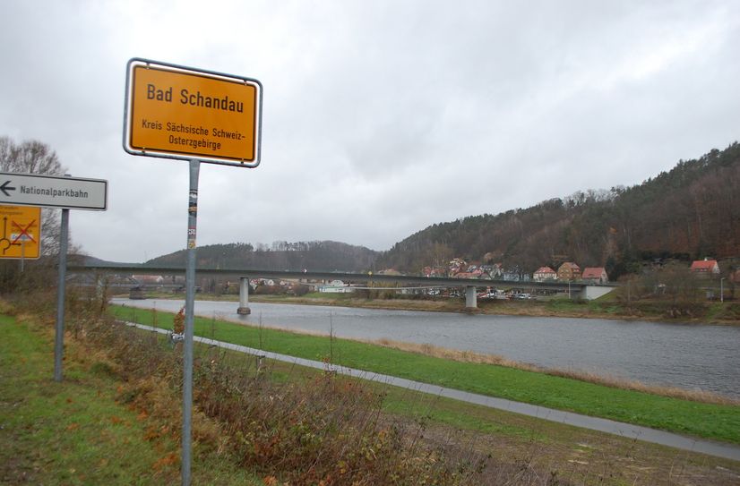 Jetzt steht fest: Die Brücke in Bad Schandau wird ab dem 10. April für Verkehr bis 7,5 Tonnen wieder freigegeben.